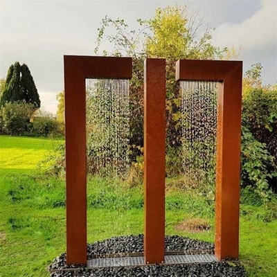 Le double contemporain L l'eau en acier de jardin de Corten comporte le rideau en pluie