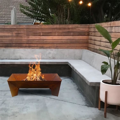 Le feu géométrique en acier brûlant campant extérieur Pit Brazier de Corten de rouille en bois