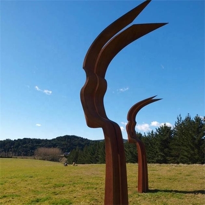 Ligne ruban en acier de Heek de visages de la sculpture deux en Corten imaginaire