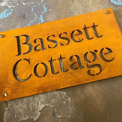 Signe en acier industriel contemporain de Corten pour des affaires