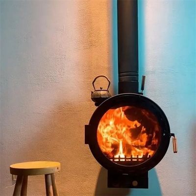 bois fixé au mur d'intérieur de chauffage central de 600mm brûlant la cheminée suspendue